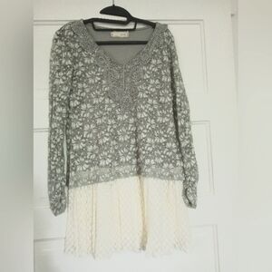 Grey/white lacy top